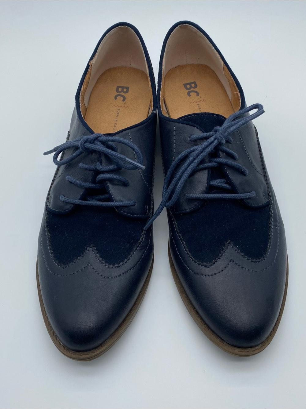 Born California (BC) Navy Brogue Shoes Women's 10 Vegan Leather Two-Tone